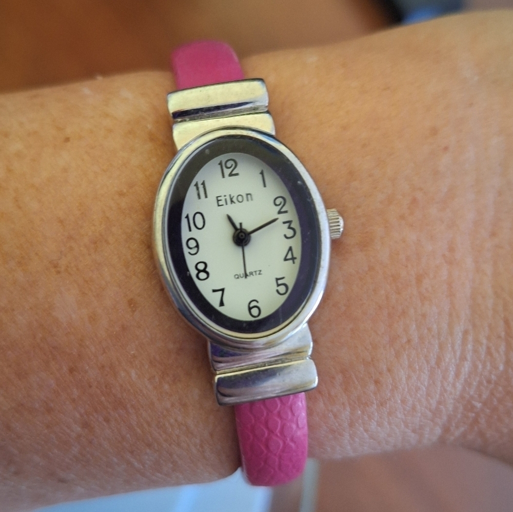 EIKON WOMENS CUFF WATCH - Picture 11 of 12
